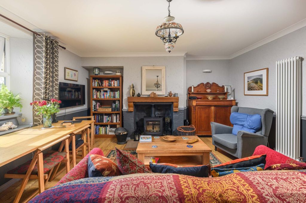 Property photo 2 of 18