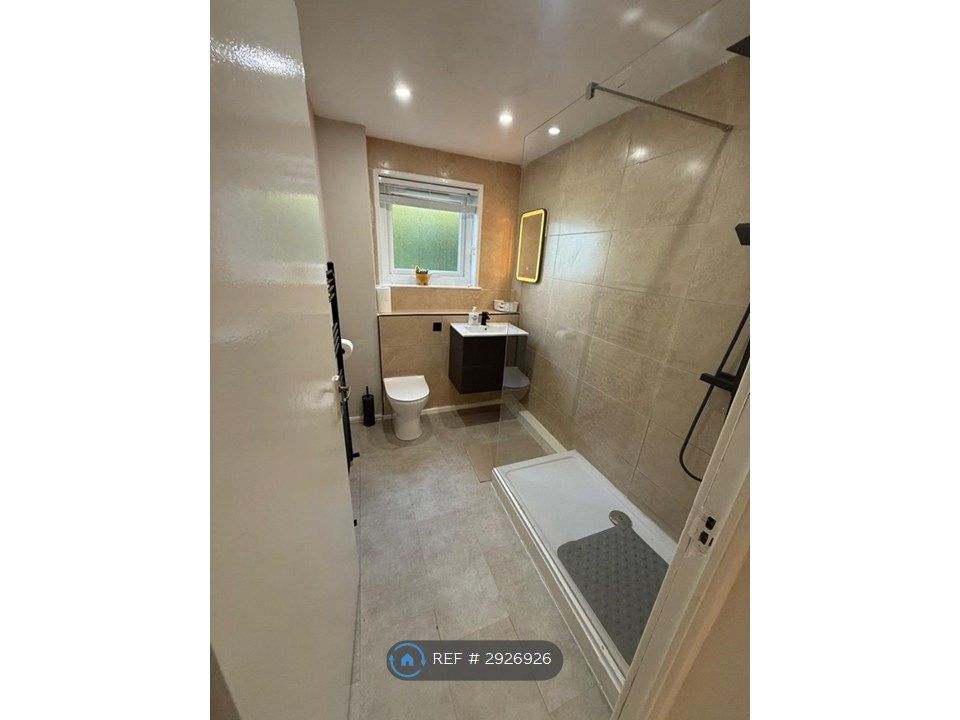 Property photo 1 of 32 Bathroom