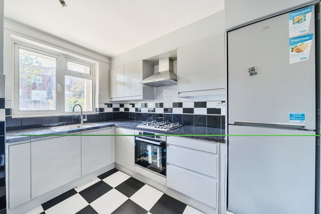 Property photo 2 of 8 Kitchen
