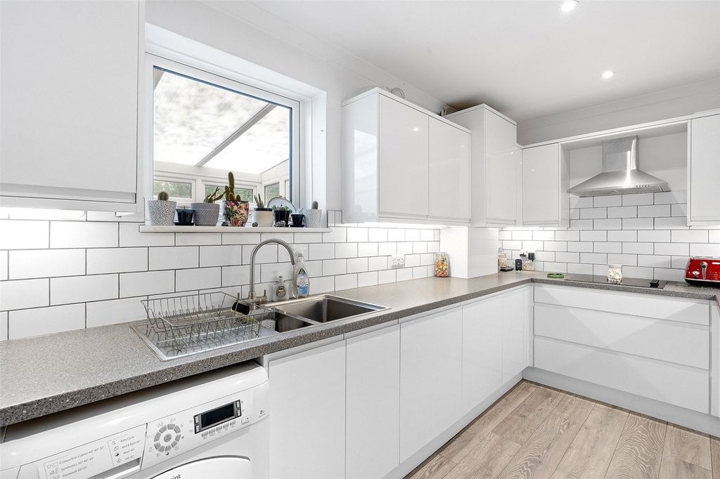 Property photo 3 of 16 Picture No. 15