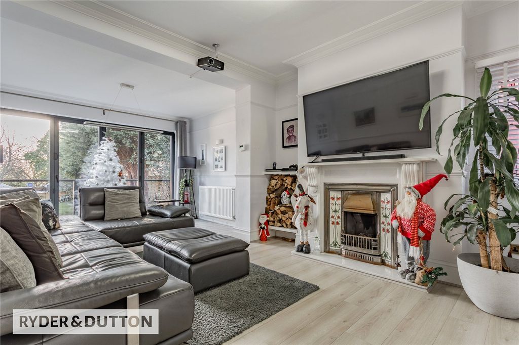 Property photo 1 of 29 Lounge