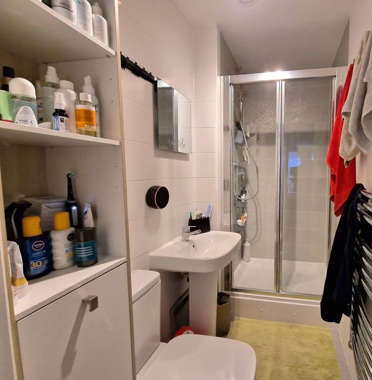 2 bed flat for saleGemini Park WD6 photo 5