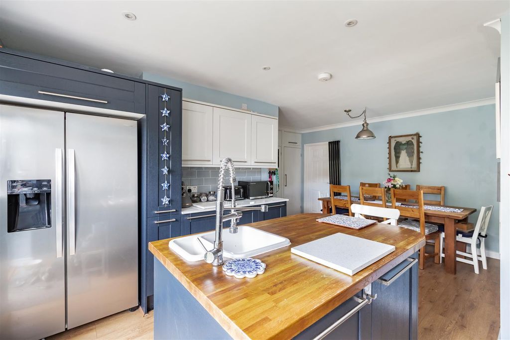 Property photo 2 of 15 19 Millfield-Hr17.Jpg