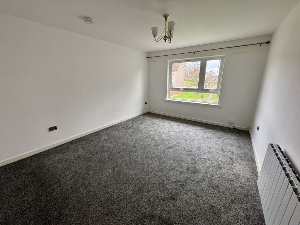 Property photo 3 of 11 Living Room