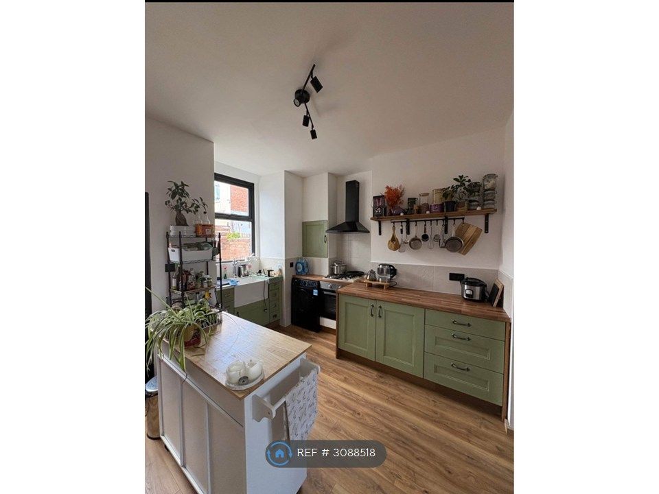 Property photo 2 of 20 Kitchen