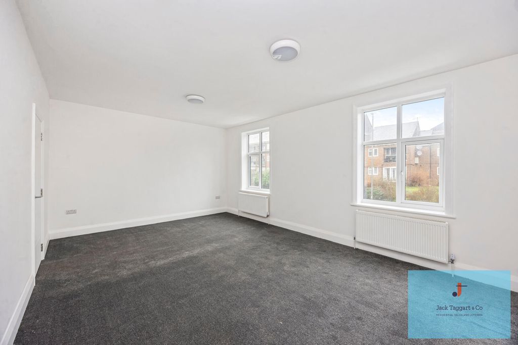 Property photo 3 of 26 Living Room