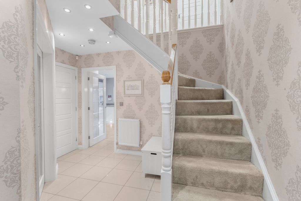 Property photo 1 of 14 Entrance Hall