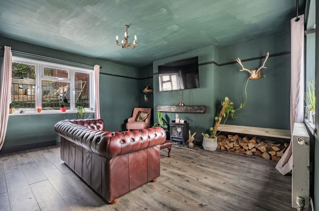 Property photo 2 of 11 1354312-6-68Dd0E3...