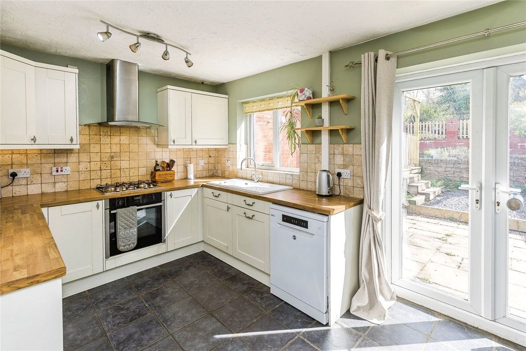 Property photo 3 of 19 Kitchen/Dining