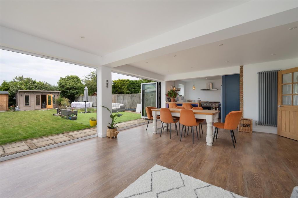 Property photo 2 of 23 Foxdene Road, Seasalter, Whitstable