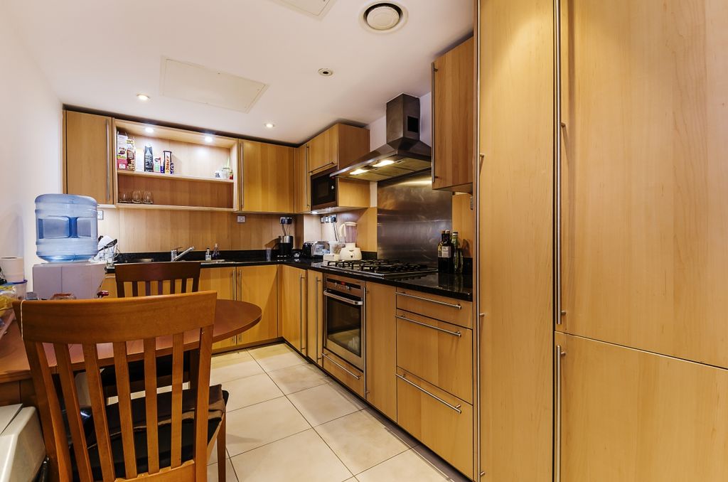 Property photo 3 of 8 Kitchen