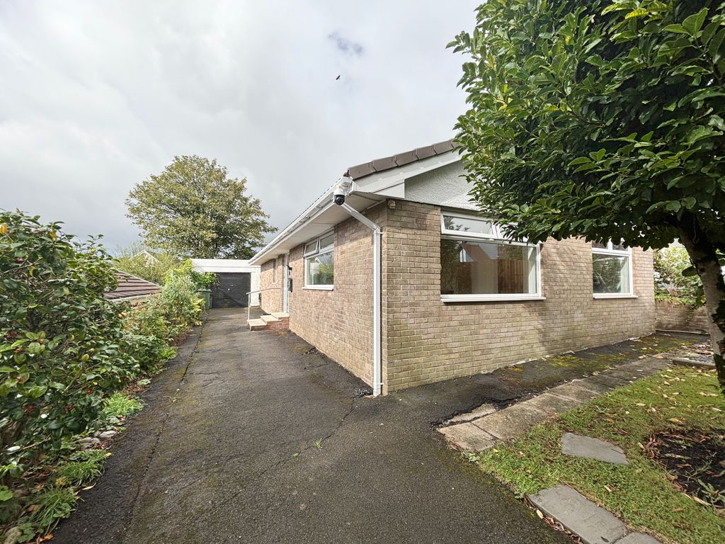 Property photo 2 of 32