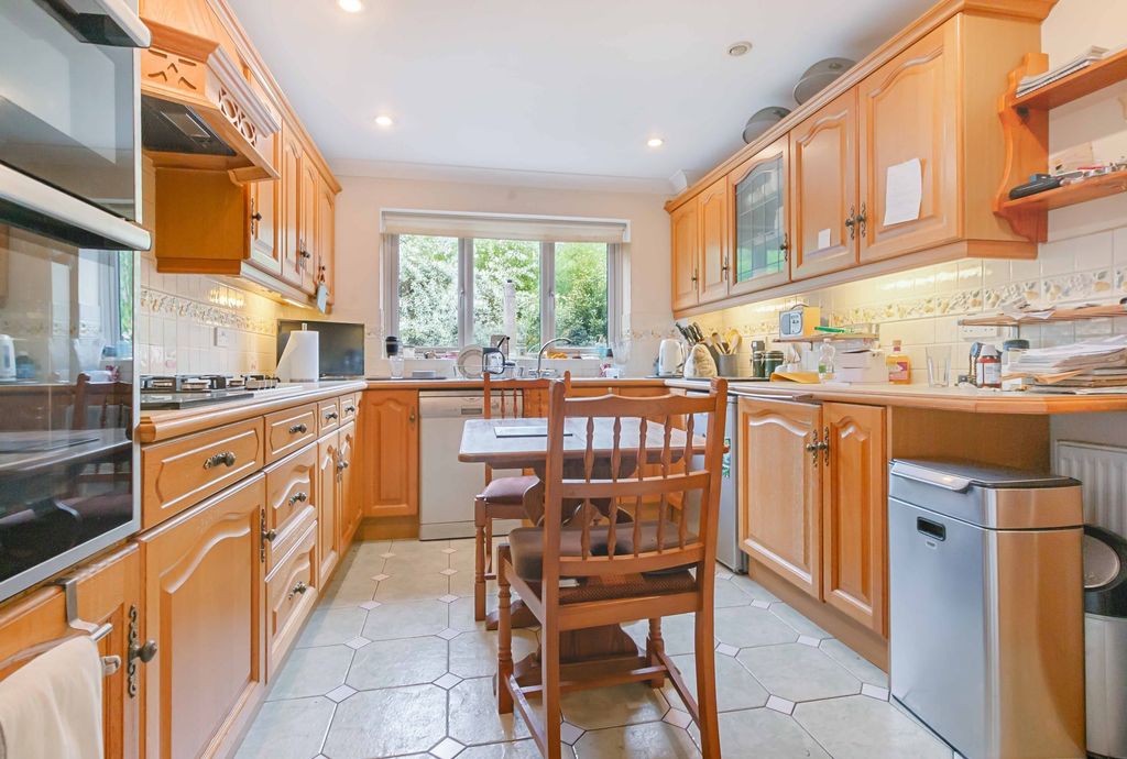 Property photo 2 of 26