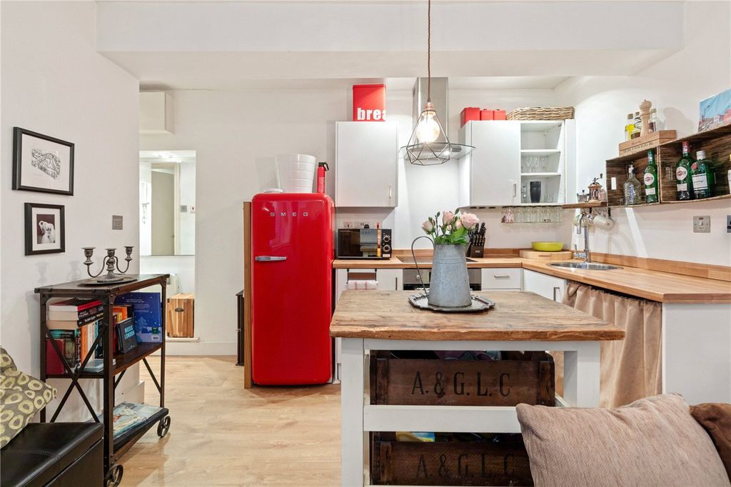 Property photo 2 of 11 Picture No. 15