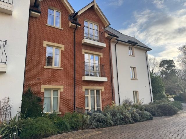 Property photo 1 of 32 Ground Floor Flat With Patio - West Facing