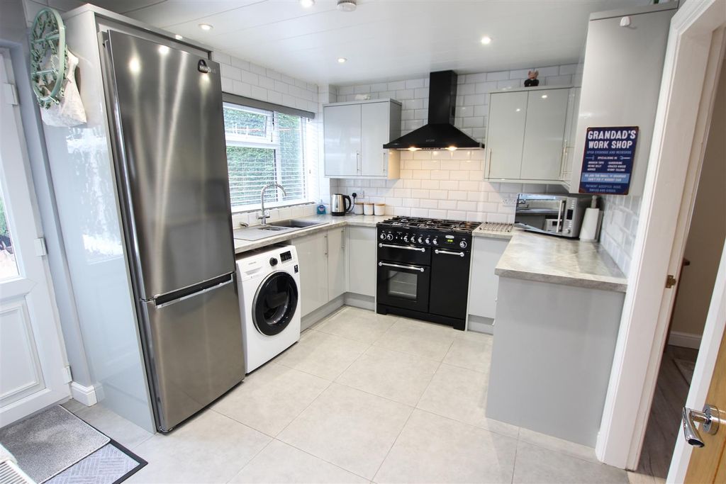 Property photo 2 of 18 Kitchen