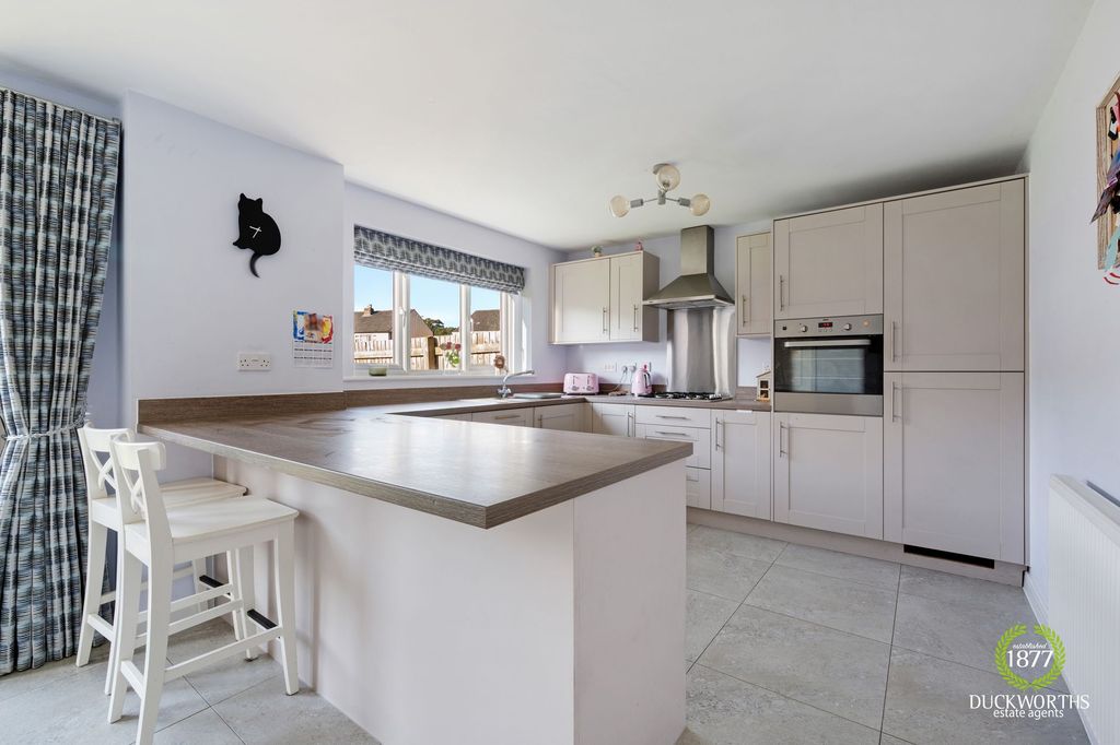 Property photo 3 of 33