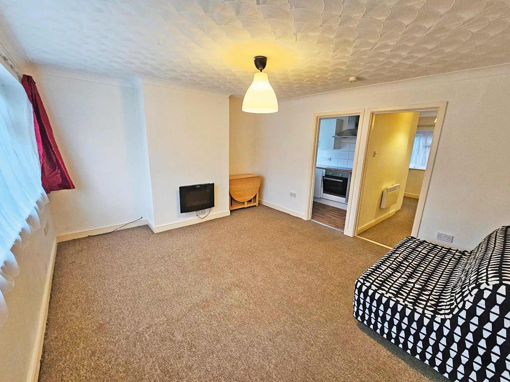 Property photo 2 of 8 Image