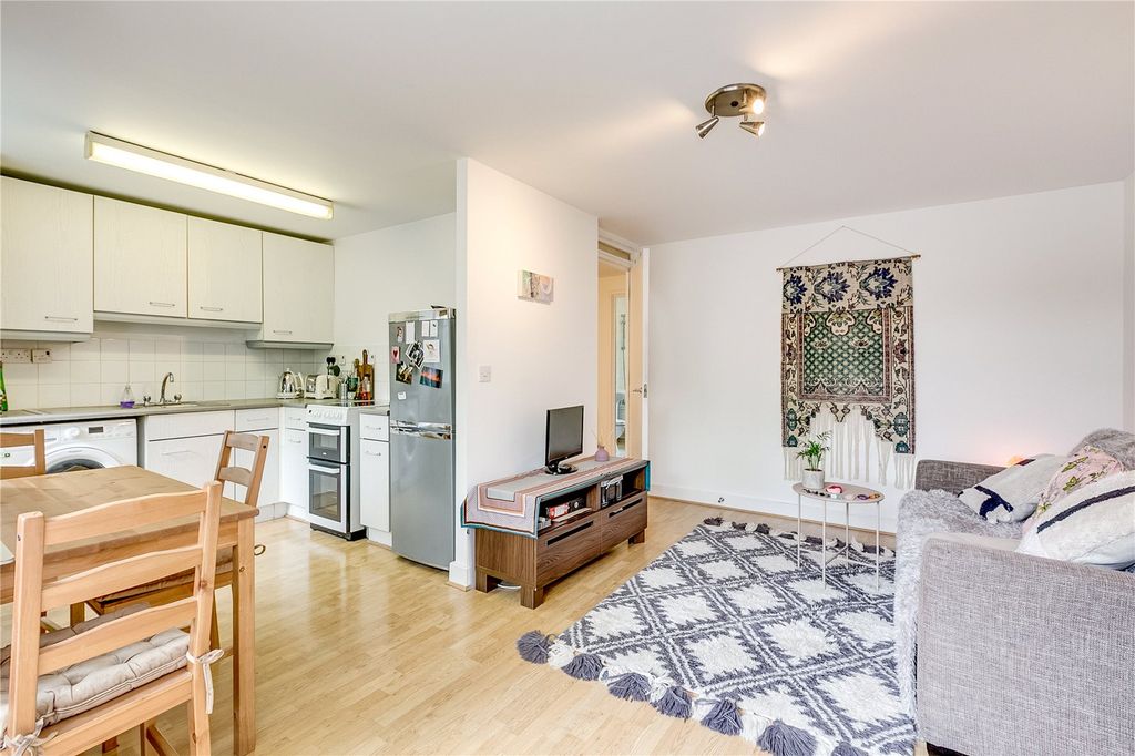 Property photo 2 of 8