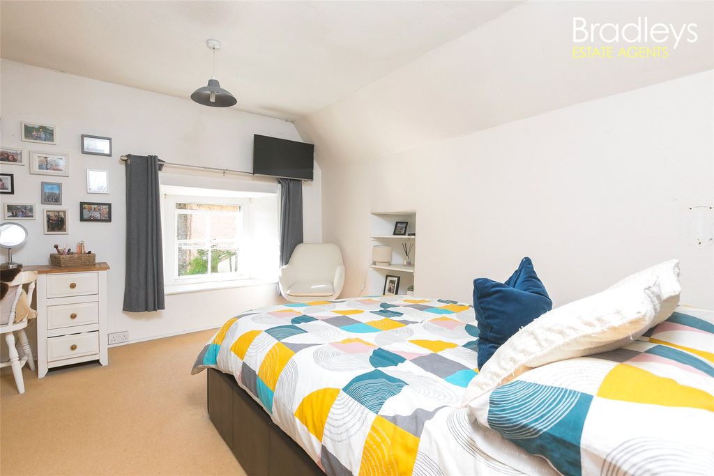Property photo 3 of 14 Picture No. 32