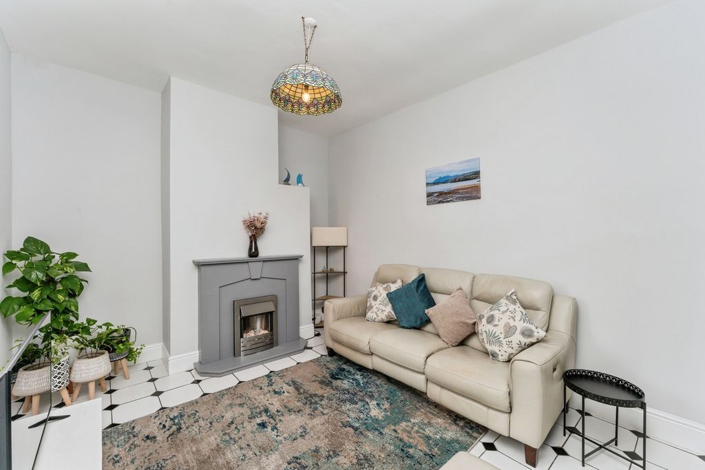 Property photo 1 of 28 Lounge