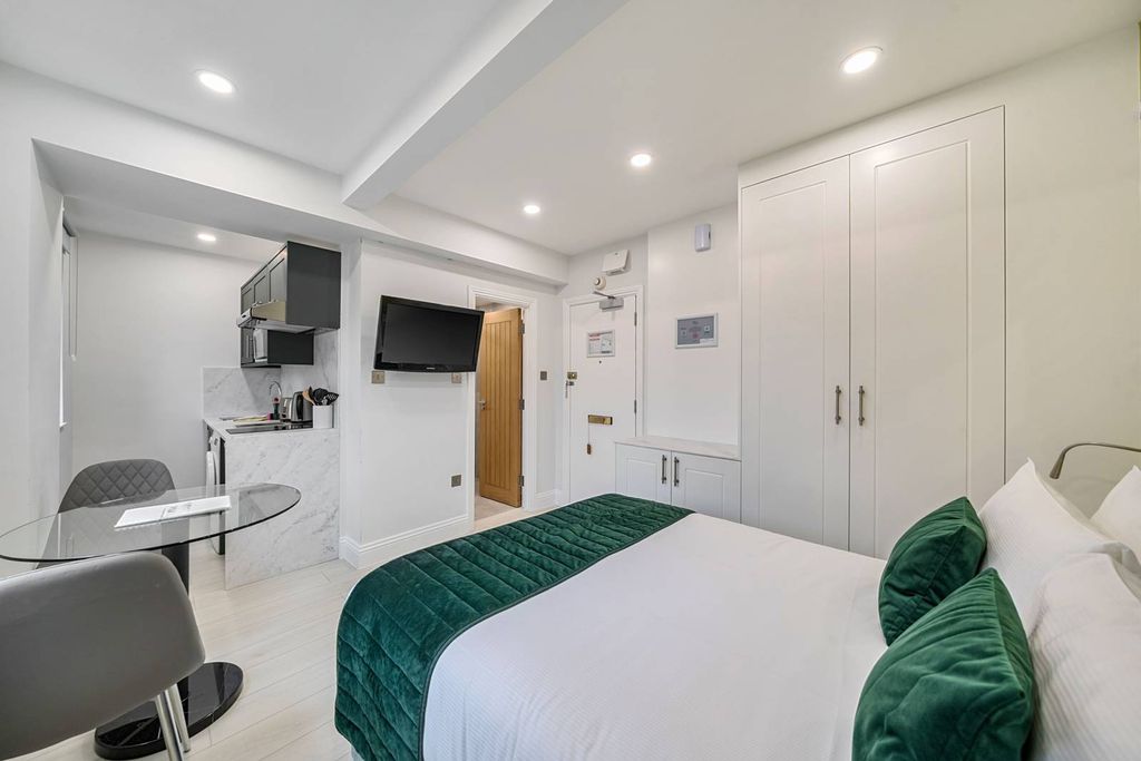 Property photo 1 of 5