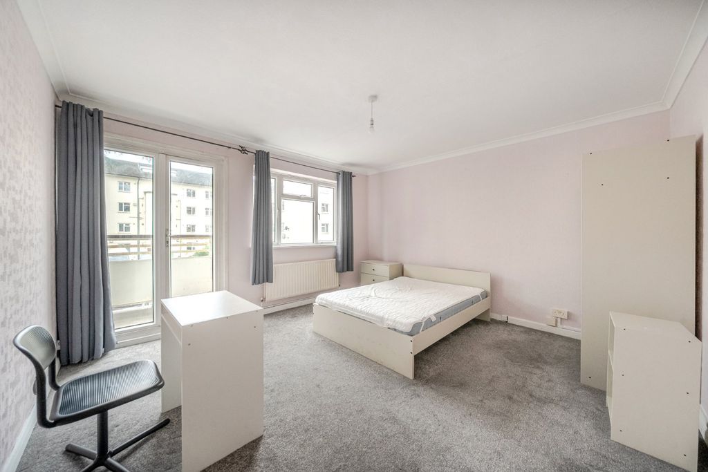 Property photo 2 of 8 Picture No. 17