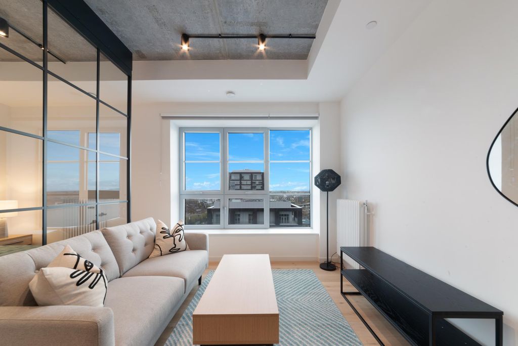 Property photo 2 of 12