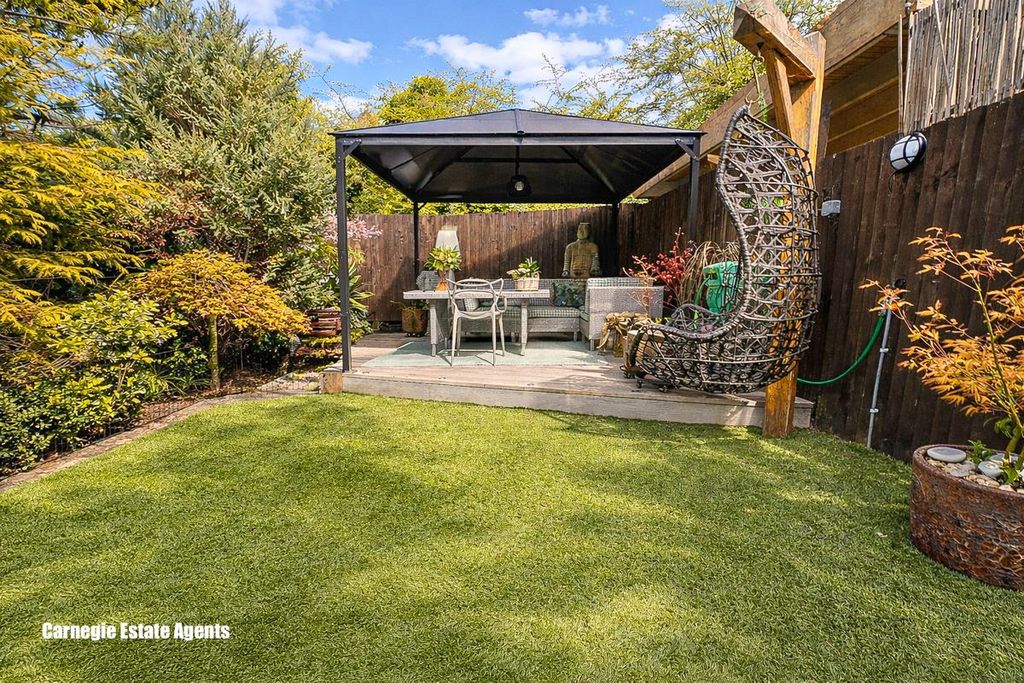 Property photo 3 of 30 Garden