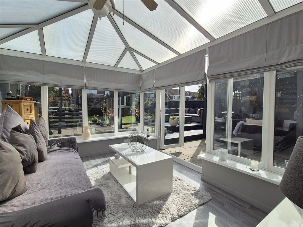 Property photo 3 of 23 Conservatory