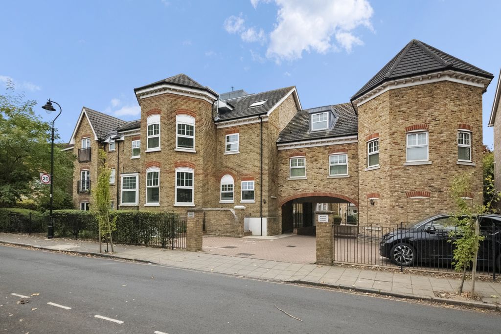 Property photo 1 of 9 Photo 10