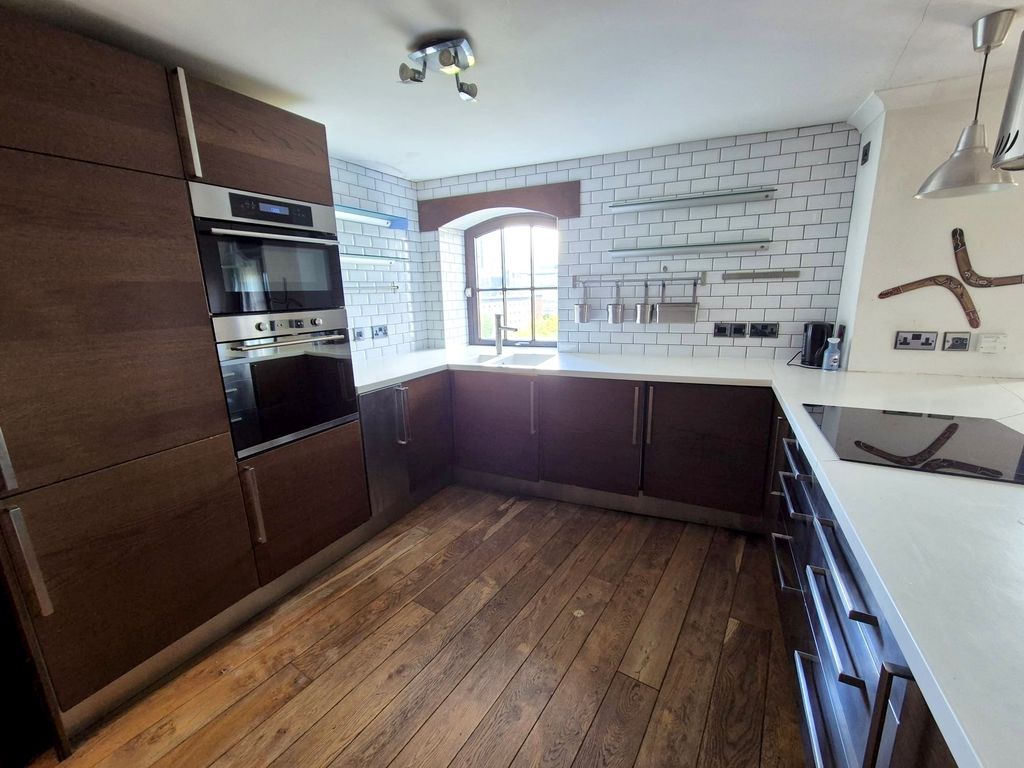 Property photo 2 of 16 Kitchen