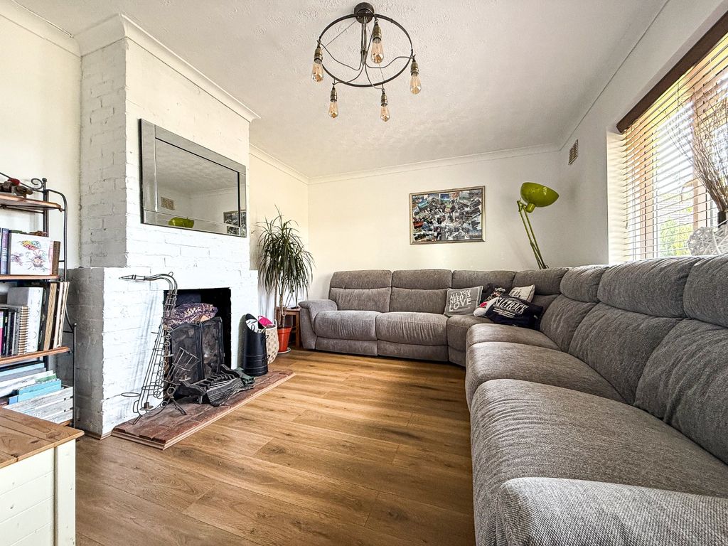 Property photo 3 of 18 3866636