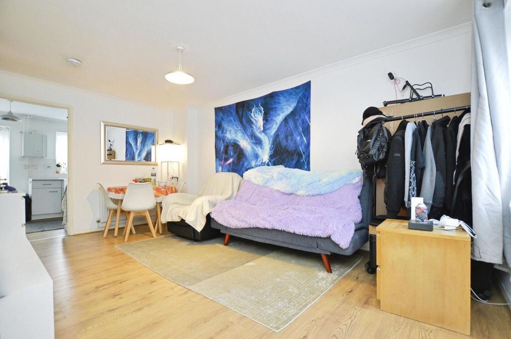 Property photo 3 of 18 Living Room