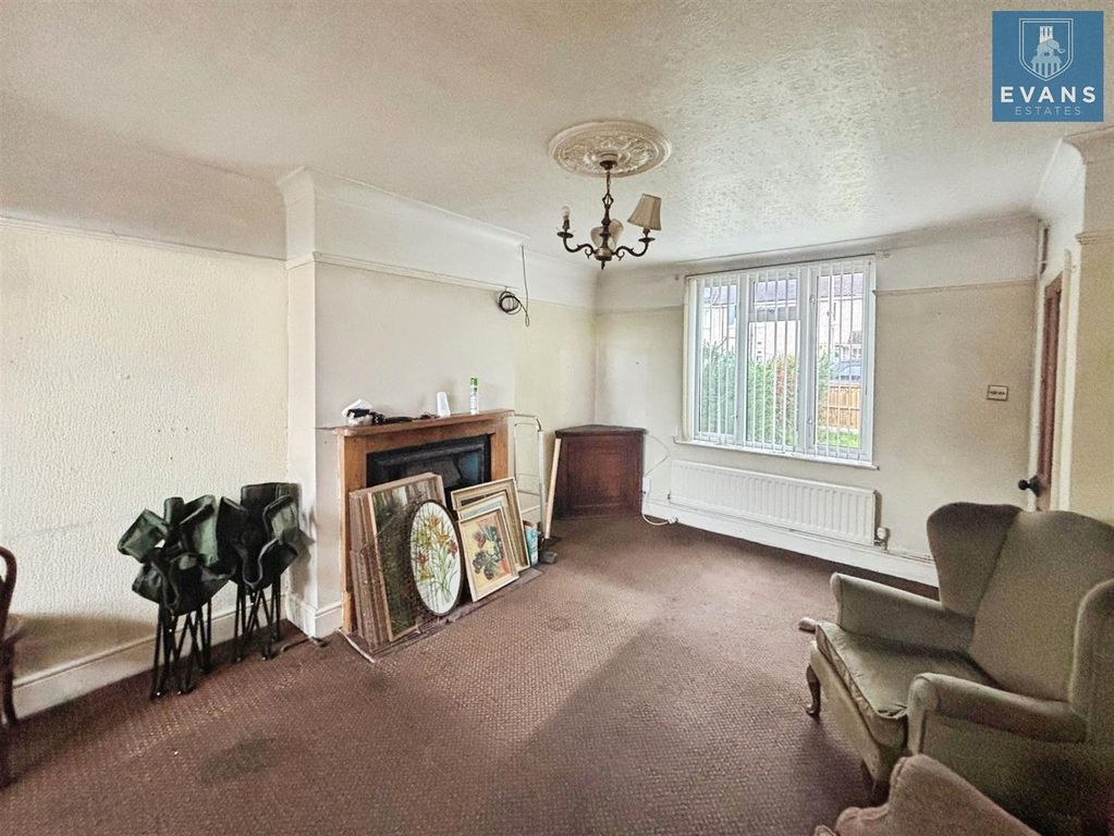 Property photo 2 of 18 Living Room