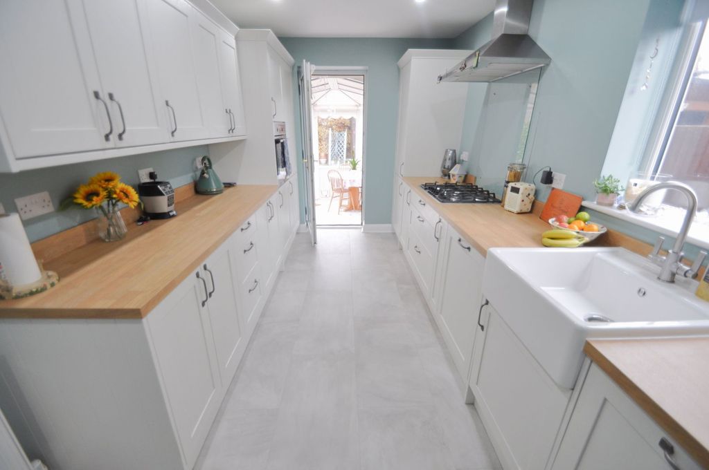 Property photo 2 of 33