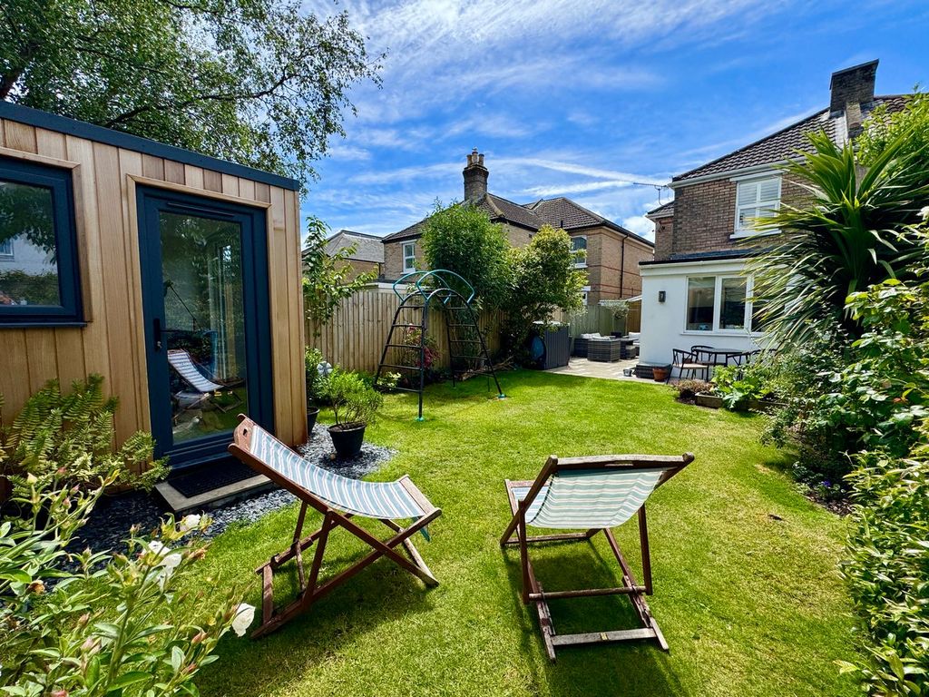 Property photo 3 of 25
