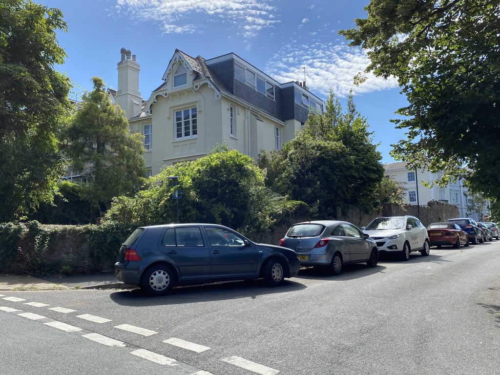 Property photo 1 of 6