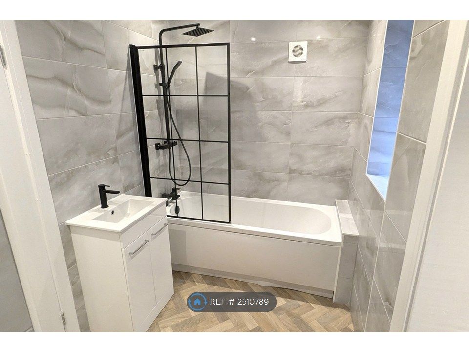 Property photo 2 of 12 Bath 1