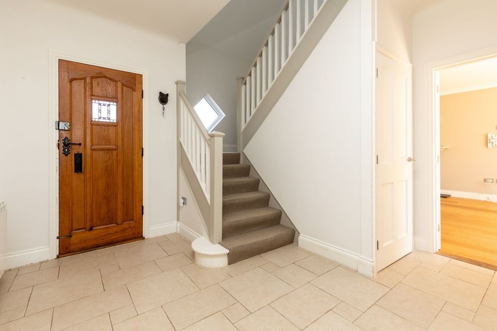 Property photo 2 of 27