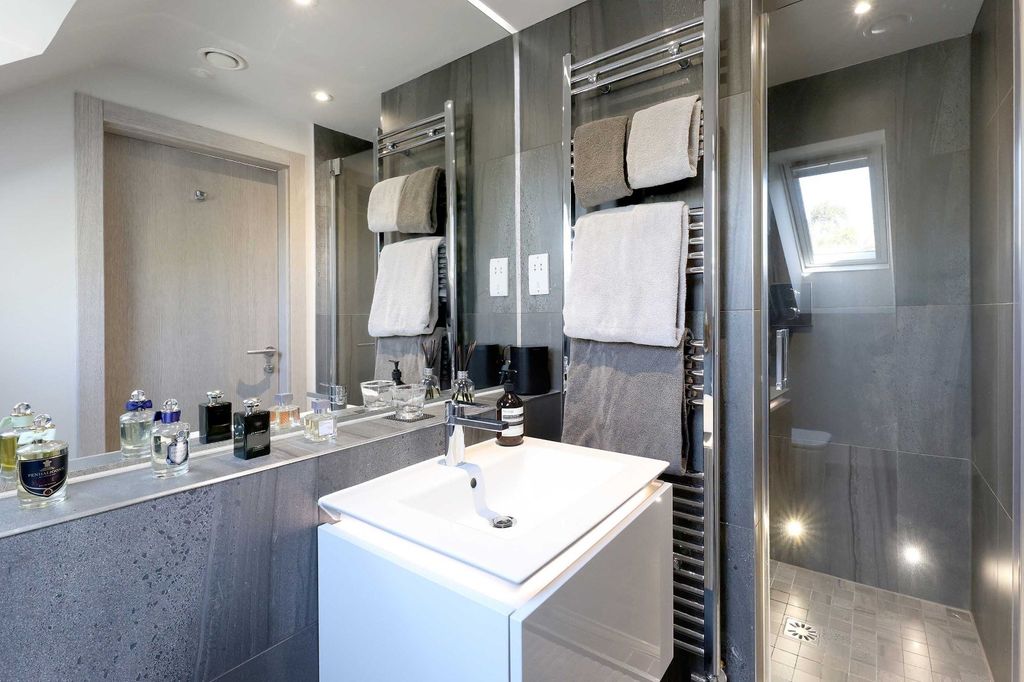 Additional image 22 of 4 bed detached house for saleLower Cookham Road, Maidenhead, Berkshire SL6
