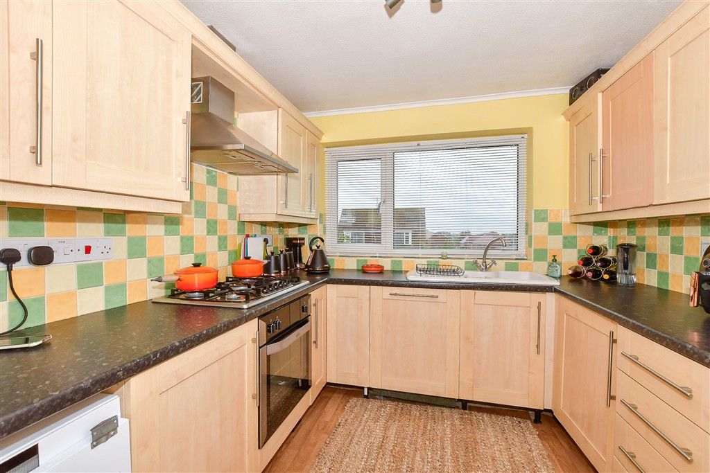 Property photo 2 of 11 Kitchen