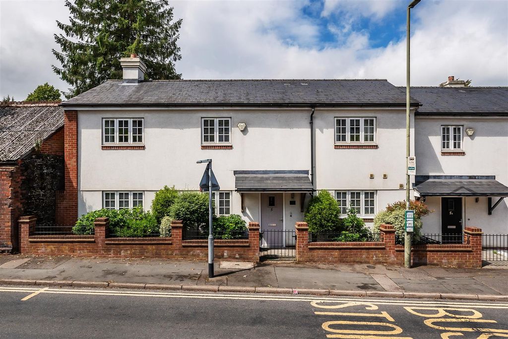 Property photo 1 of 16 5-Horsham-Road-31.Jpg