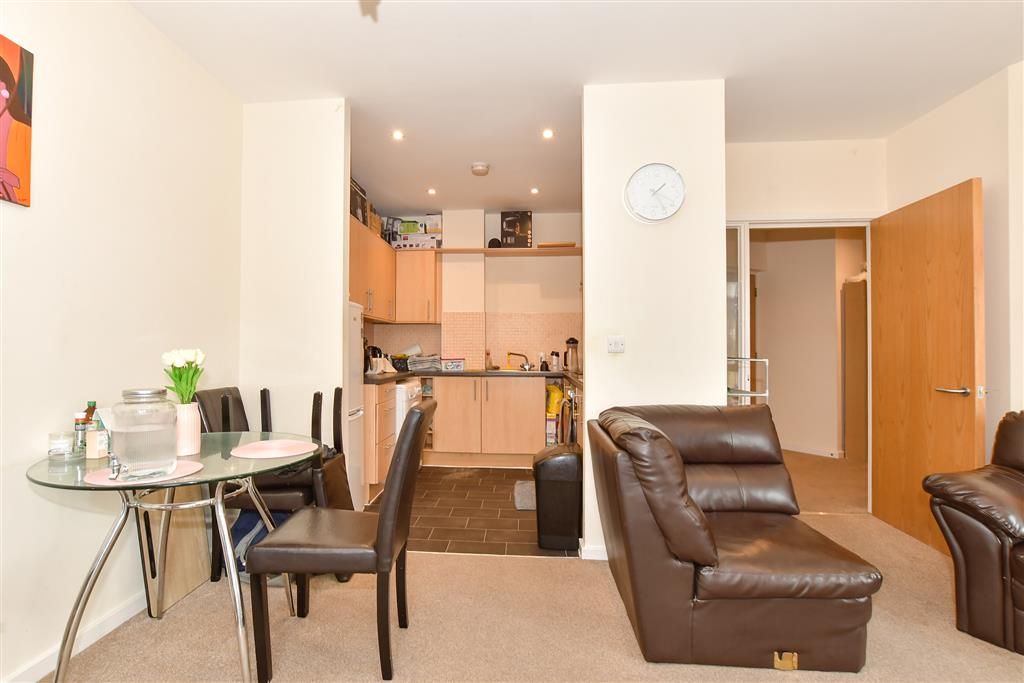 Property photo 2 of 11 Lounge