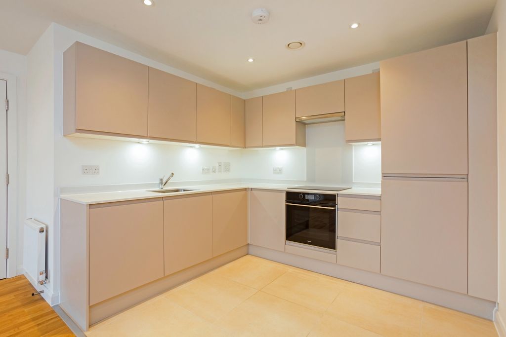 Property photo 3 of 10 Kitchen