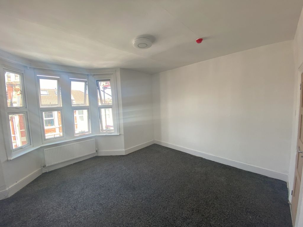 Property photo 1 of 6 A Spacious And Bright Large Double Bedroom, Perfec...