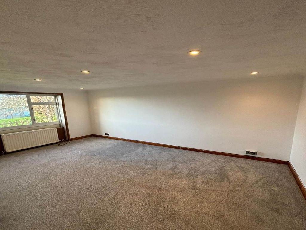 Property photo 3 of 6 11 Lin Lr