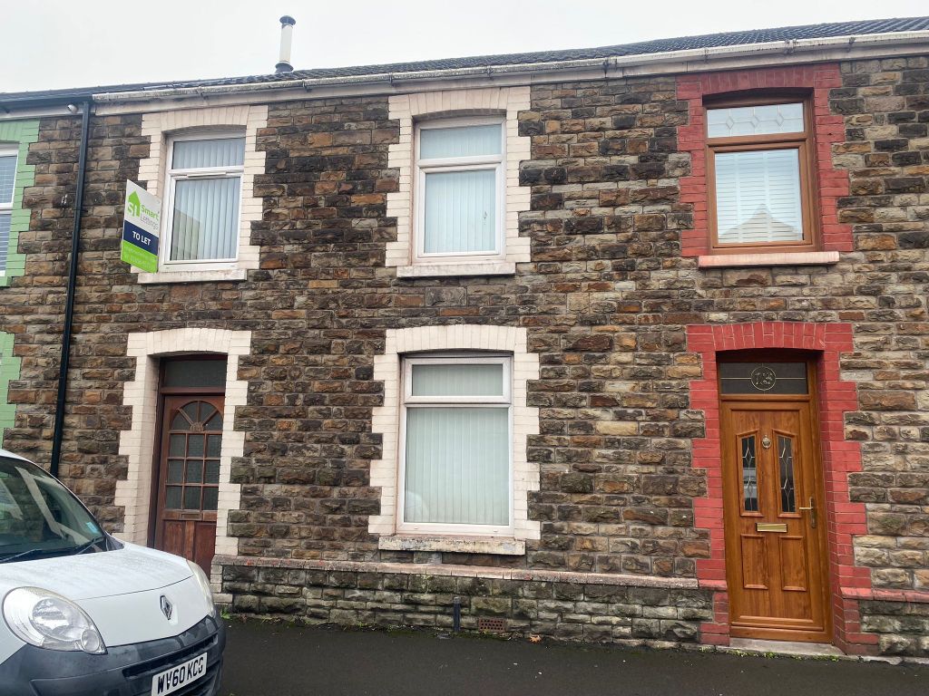 Property photo 2 of 8