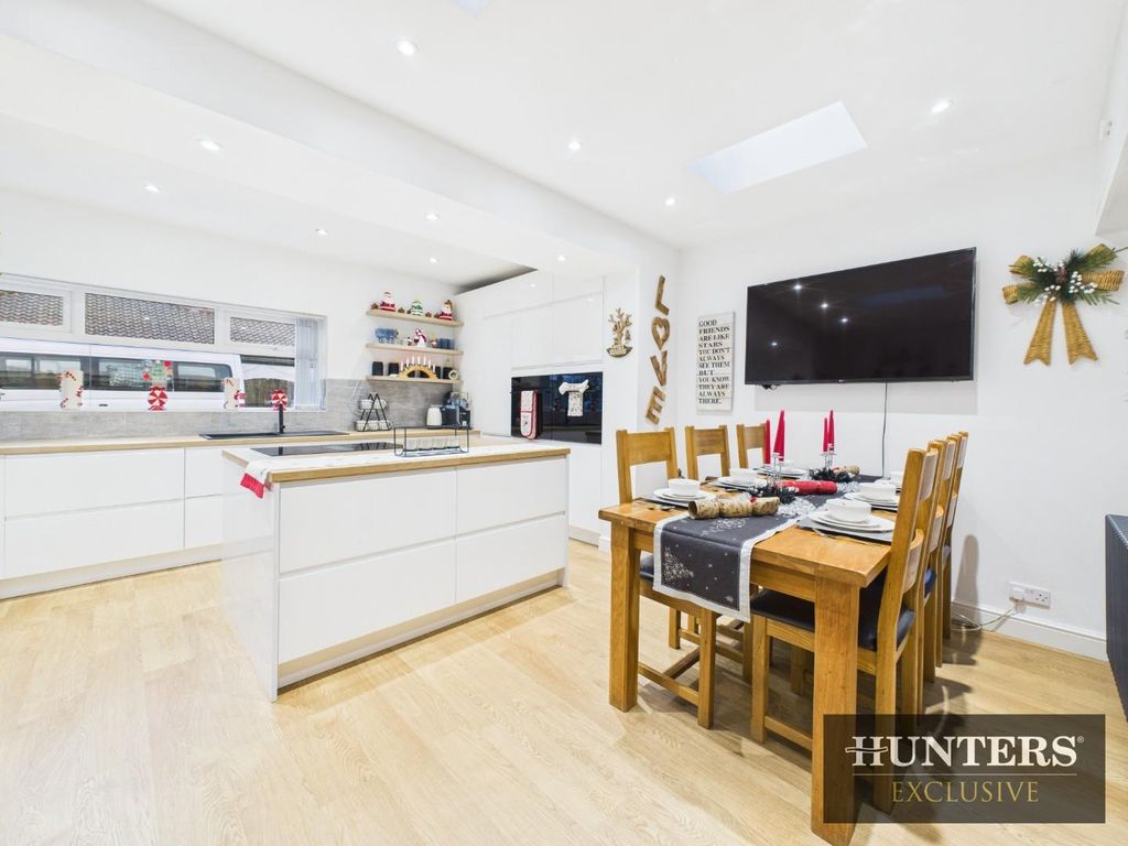Property photo 1 of 27 Kitchen Diner