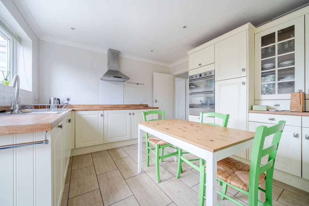 Property photo 2 of 12 Kitchen